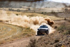Coche de rally raid durante la Baja Aragón 2026 en la jornada de SS1 y SS2